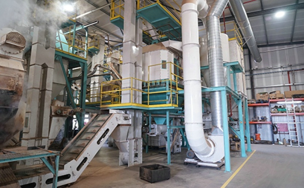 成套飼料加工生產(chǎn)線(xiàn)價(jià)格多少錢(qián)?其軸承發(fā)出聲響是缺油所致