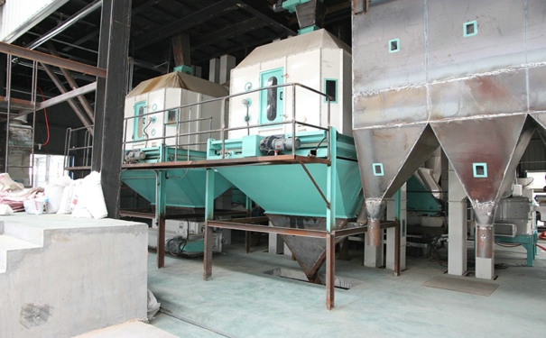 養(yǎng)殖飼料機(jī)械價(jià)格多少?其操作人員掌握一定專(zhuān)業(yè)知識(shí)是很有必要的