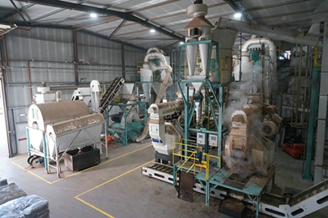 顆粒飼料機(jī)器能夠減少養(yǎng)殖過(guò)程中的環(huán)境污染